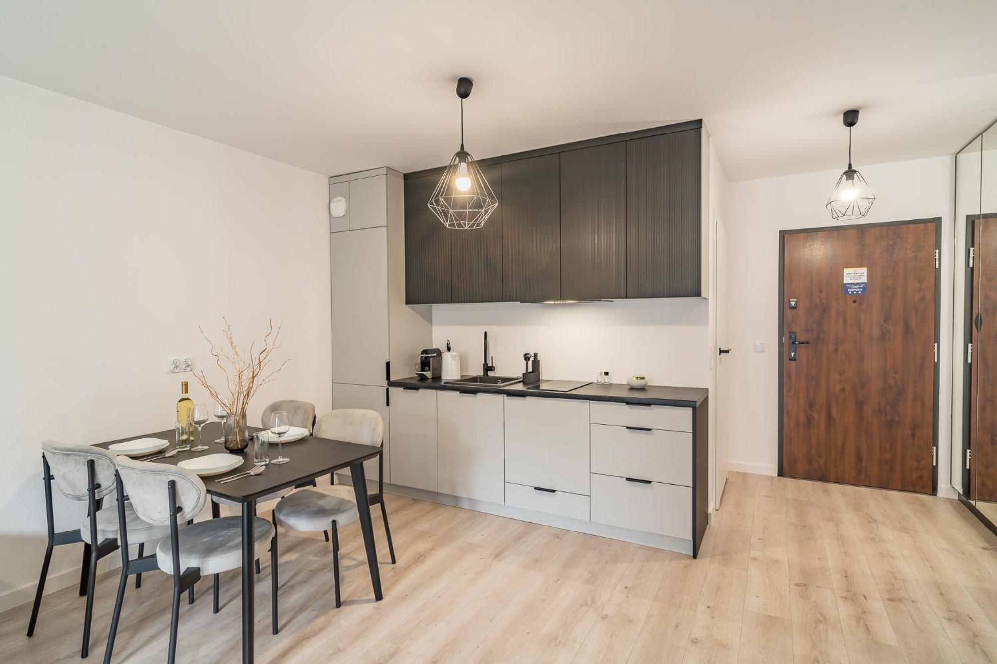 Grzegorzki - Balcony, Ac, Shops&tram Nearby - By Rentujemy Appartement